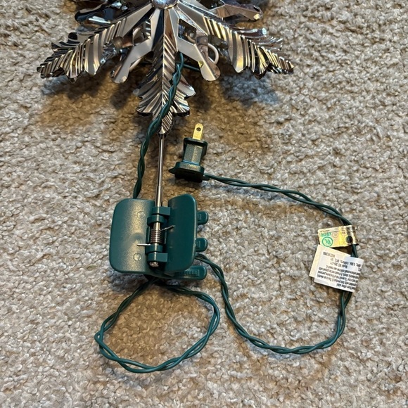 Silver Snowflake Tree Topper Christmas Holiday Decor Light Up Electric Plug In - Picture 4 of 5